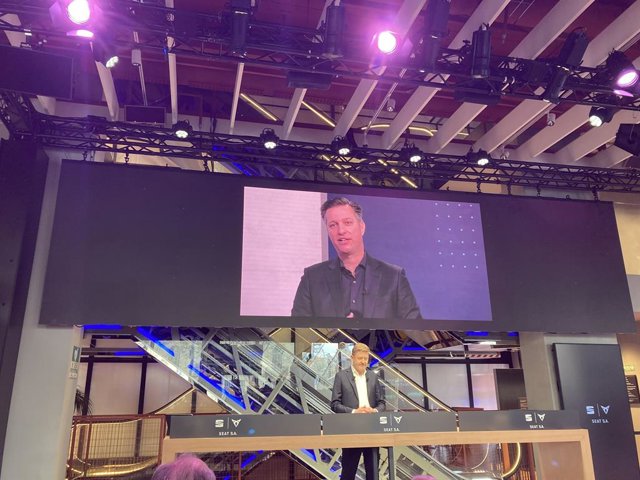 El presidente del consejo de administración de la empresa, Thomas Schmall, y el ceo de Seat y Cupra, Wayne Griffiths.