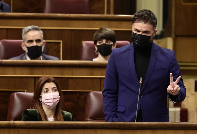 Archivo - El portavoz de ERC en el Congreso, Gabriel Rufián, interviene en una sesión plenaria en el Congreso de los Diputados, a 16 de febrero de 2022, en Madrid (España). Durante el pleno, el Ejecutivo central ha respondido a varias preguntas de la op
