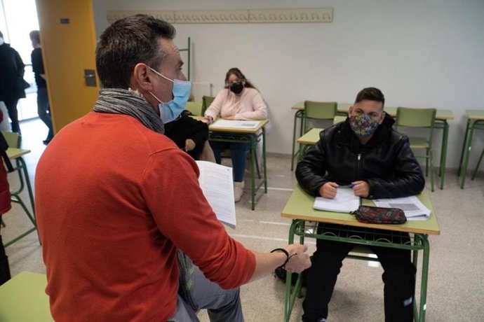 El Gobierno regional convoca las pruebas libres para la obtención del título de graduado en la ESO y para obtener el certificado de enseñanzas iniciales.