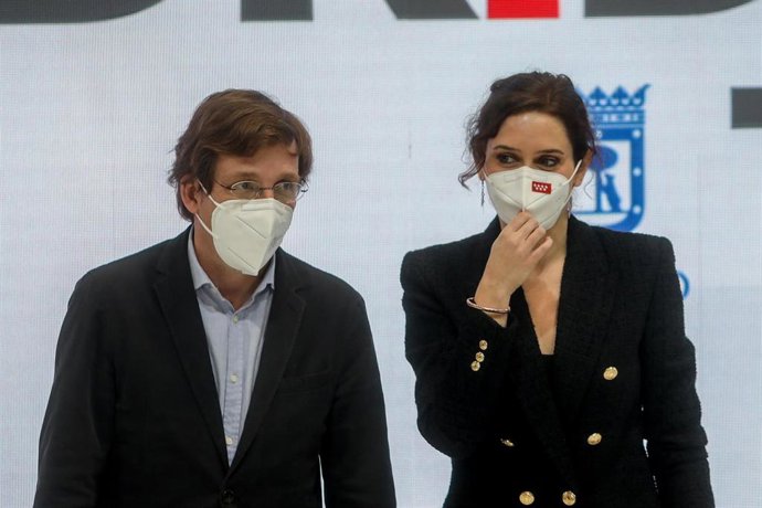 Archivo - La presidenta de la Comunidad de Madrid, Isabel Díaz Ayuso, y el alcalde de Madrid, José Luis Martínez-Almeida. Archivo.