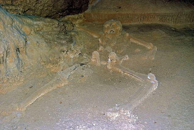 Restos humanos en la cueba de Actun Tunichil Muknal?, en Belize