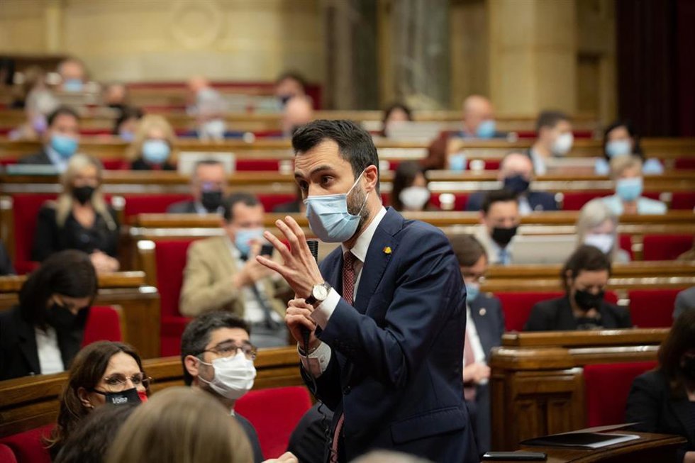 El conseller de Empresa y Trabajo de la Generalitat, Roger Torrent, en la sesión de control al Govern en el Parlament