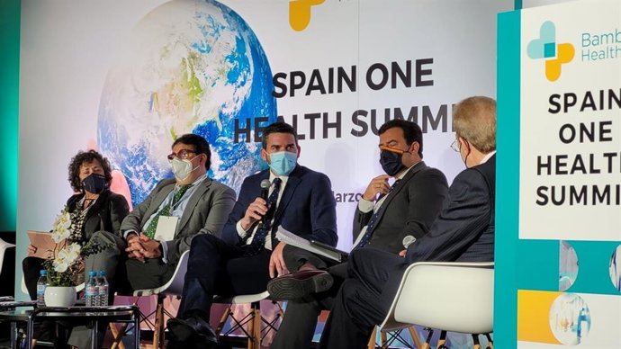 El consejero de Agua, Agricultura, Ganadería, Pesca y Medio Ambiente, Antonio Luengo, interviene en la mesa 'Una sola salud global', en el marco de la 'Spain One Health Summit 2022'