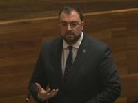 Barbón compromete ante Podemos estudiar la falta de especialistas de neurología y rehabilitación en las alas