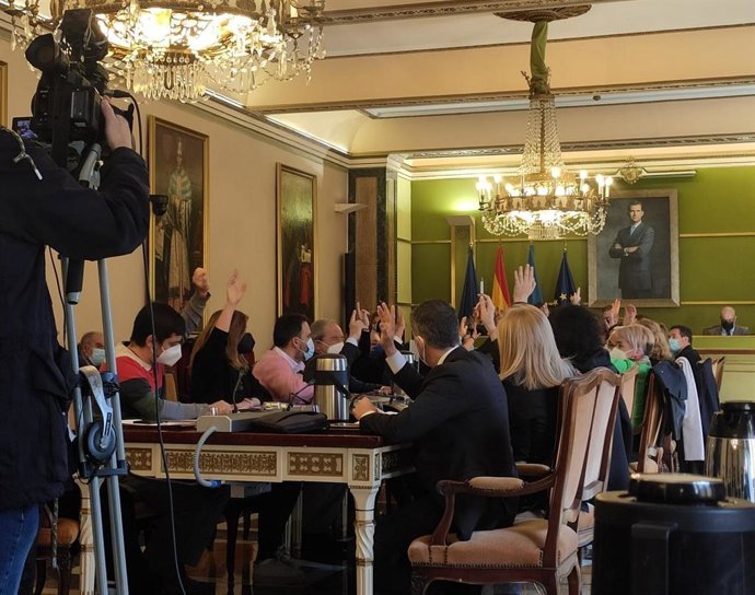 Unanimidad en el Pleno de Oviedo al defender la continuidad de la Escuela de Minas en la ciudad.