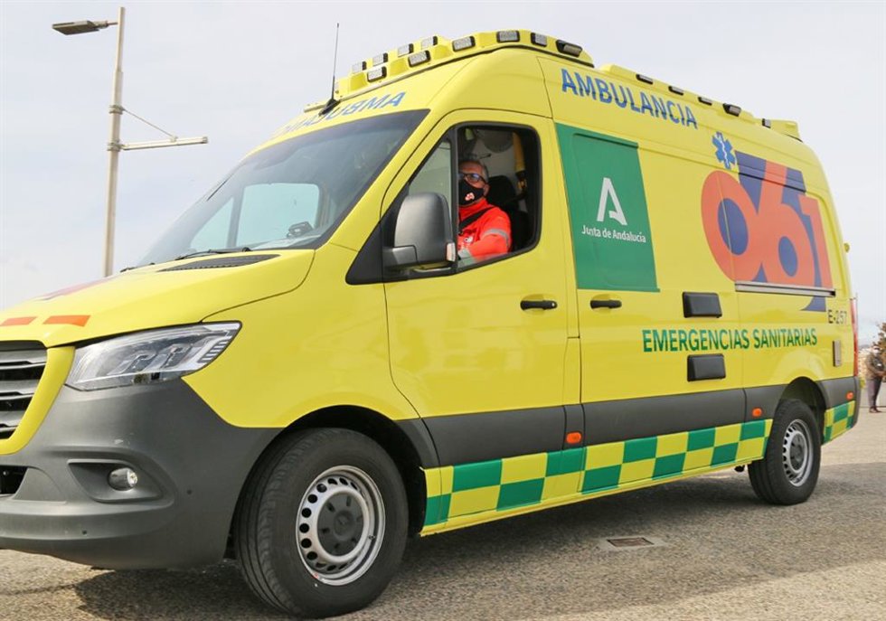 Una ambulancia del 061.