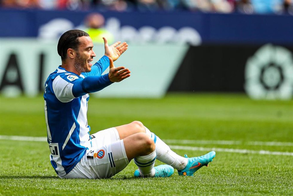 Raul de Tomas of Espanyol protest during the Santander League match between Levante UD and RCD Espanyol de Barcelona at the Ciutat de Valencia Stadium on March 12, 2022, in Valencia, Spain.