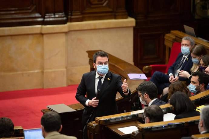 El presidente de la Generalitat, Pere Aragons, interviene en una sesión plenaria del pleno del Parlament de Catalunya, a 23 de marzo de 2022, en Barcelona, Cataluña (España). El pleno está marcado por el debate sobre las medidas urgentes y estructurale