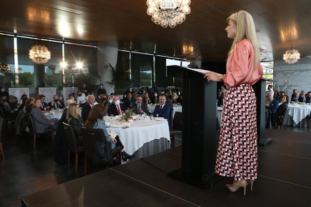La consejera de Cultura y Patrimonio Histórico, Patricia del Pozo, en un encuentro informativo en Abades Triana.