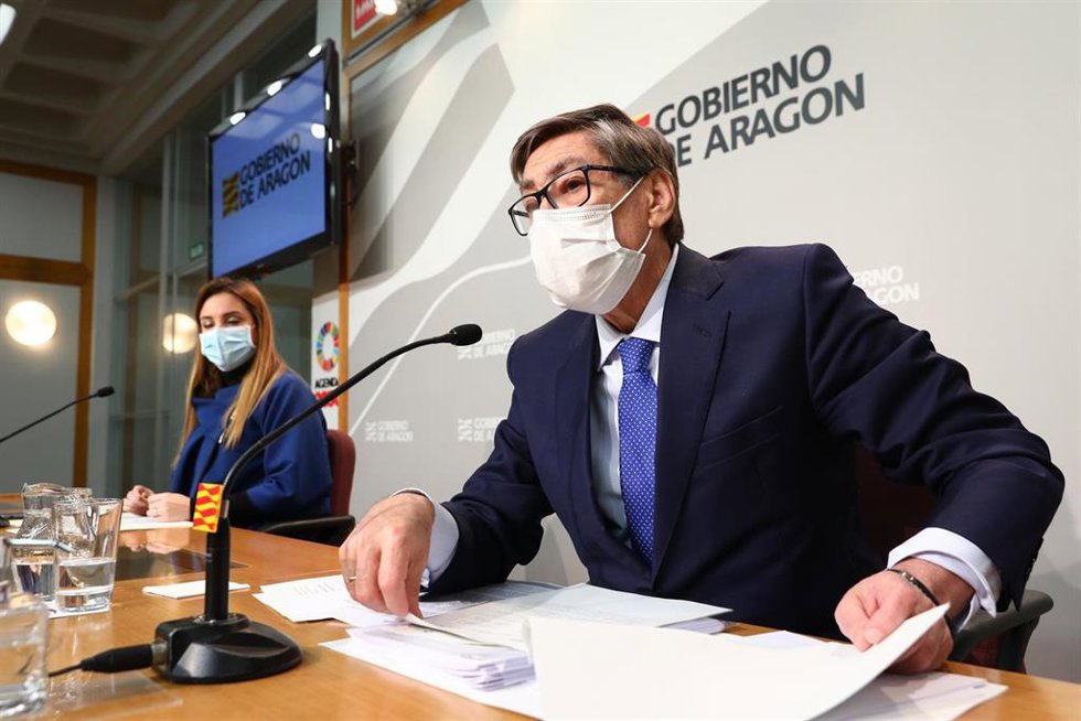 El vicepresidente del Gobierno de Aragón, Arturo Aliaga, y la consejera de Ciencia, Maru Díaz.