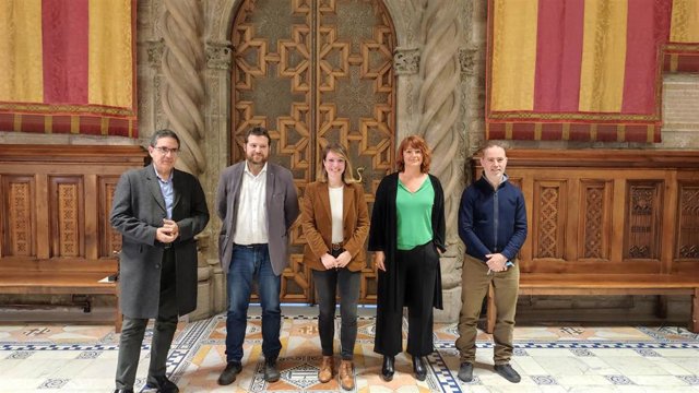El director del Área de Movilidad del AMB, Joan Maria Bigas, el director general de Calidad Ambiental de la Generalitat, Marc Sangles, la teniente de alcalde de Urbanismo y Movilidad, Janet Sanz, y los concejales Laia Bonet y Eloi Badia.