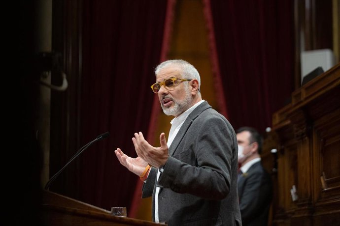 El líder de Cs en Catalunya, Carlos Carrizosa, interviene en el pleno del Parlament en una imagen de archivo. 