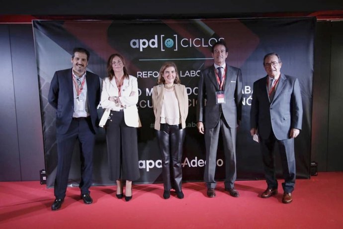 Blanco ve que la reforma laboral debe "acompañarse de incentivos" que "eviten" economía sumergida y contratos parciales