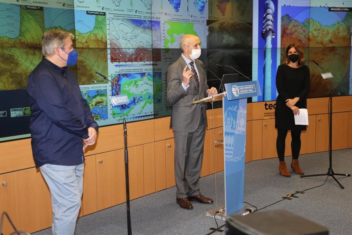 Erkoreka (en el centro de la imagen) afirma que la incidencia de la huelga está siendo "algo menor" en Euskadi