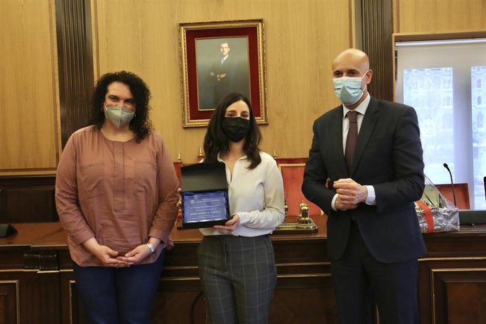 La escritora y fundadora de la Fundación Ilusioneta Emma S. Varela recibe el VII Premio a la Labor por el Comercio Justo