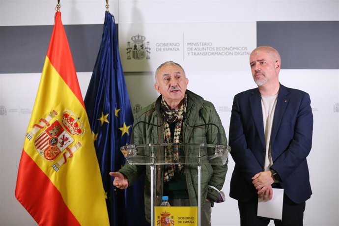 El secretario general de UGT, Pepe Álvarez (i), y el secretario general de CCOO, Unai Sordo (d), en una imagen de archivo.