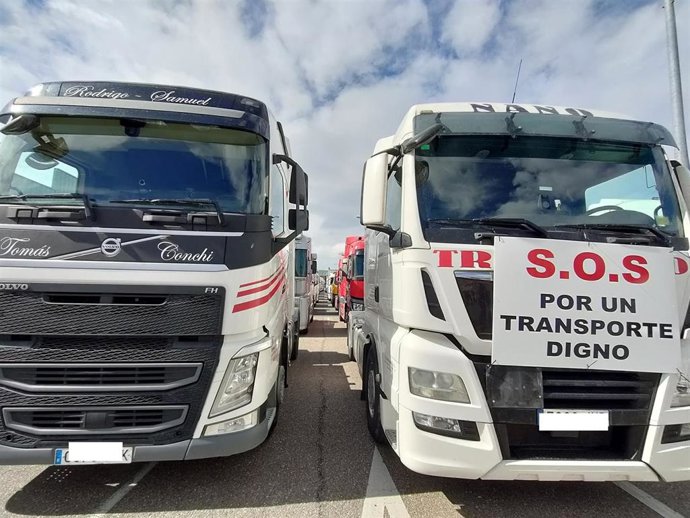 Camiones del convoy en Salamanca.