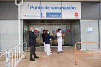 La Comunidad propone al Gobierno una pasarela de transporte entre el centro de refugiados de Pozuelo y el Zendal