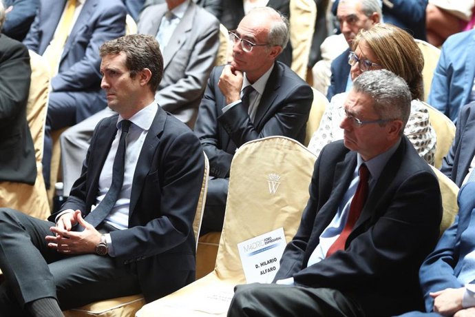Archivo - Pablo Casado y Alberto Ruiz Gallardón en la II Asamblea madrid Foro Empresarial. Archivo.