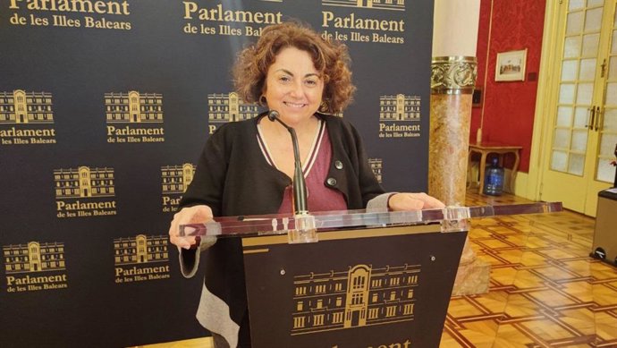 La diputada de MÉS per Mallorca en el Parlament Joana Aina Campomar, en una rueda de prensa.