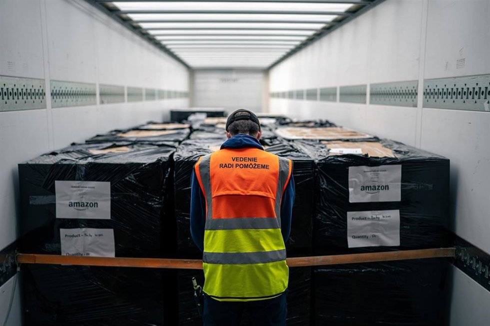 Amazon-ukraine-aid_02.Jpg