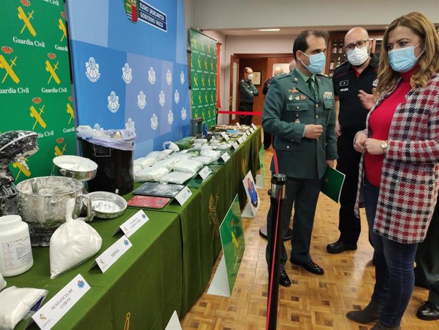 La delegación del Gobierno en Castilla y León, Virginia Barcones, junto al teniente coronel Javier Peña y el comisario jefe de investigación de la Comisaría de Bilbao, Asier Jáuregui.