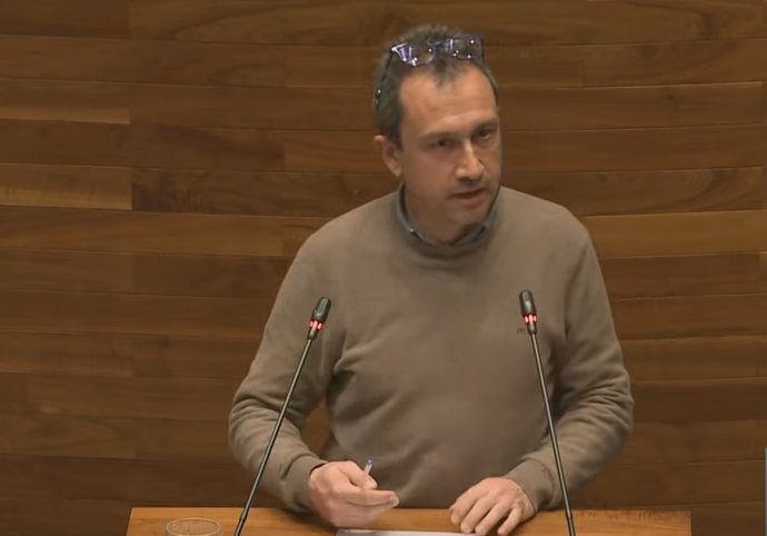 El diputado de IU en la Junta General, Ovidio Zapico