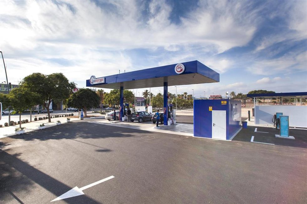 Archivo - Una gasolinera automática