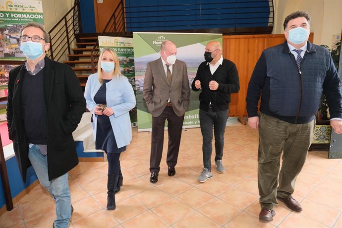 El presidente de la Diputación de Sevilla, Fernando Rodríguez Villalobos, ha participado en la jornada técnica organizada por la Asociación de Vías Verdes de Andalucía (AVVA), celebrada en Montellano.