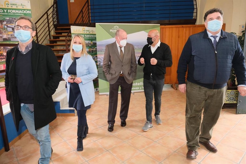 El presidente de la Diputación de Sevilla, Fernando Rodríguez Villalobos, ha participado en la jornada técnica organizada por la Asociación de Vías Verdes de Andalucía (AVVA), celebrada en Montellano.