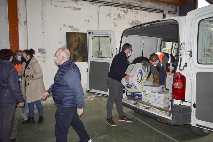 El material ha sido enviado este miércoles desde Los Palacios en dirección a la frontera con Ucrania para ayudar a los refugiados.