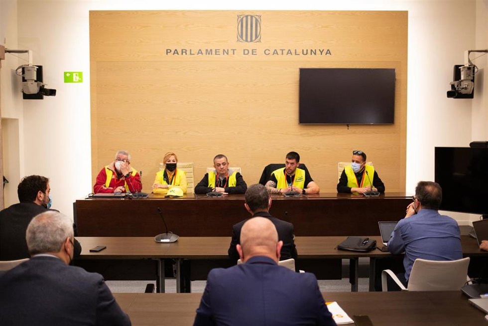 La comitiva de Élite Taxi en el Parlament.