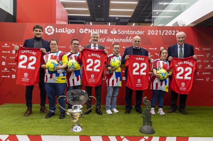 Javier Tebas, presidente de LaLiga; Angel Rivera, director general de Banca Comercial de Santander España; Vicente del Bosque, Embajador de LaLiga Genuine Santander, e Iker Casillaa, anfitriones de la inauguración de la temporada 2021/22 de LaLiga Genui