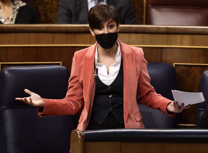 La ministra portavoz, Isabel Rodríguez, interviene en una sesión plenaria en el Congreso de los Diputados, a 23 de marzo de 2022, en Madrid (España). El pleno está marcado sobre las cuestiones relacionadas con las medidas que piensa adoptar el Gobierno 