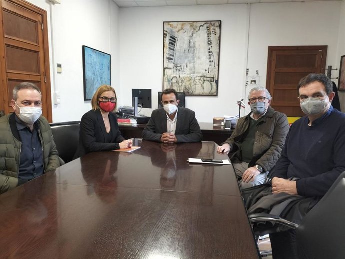 El conseller de Movilidad e Infraestructuras del Consell de Mallorca, Iván Sevillano, en una reunión con la Asociación de Constructores de Baleares.