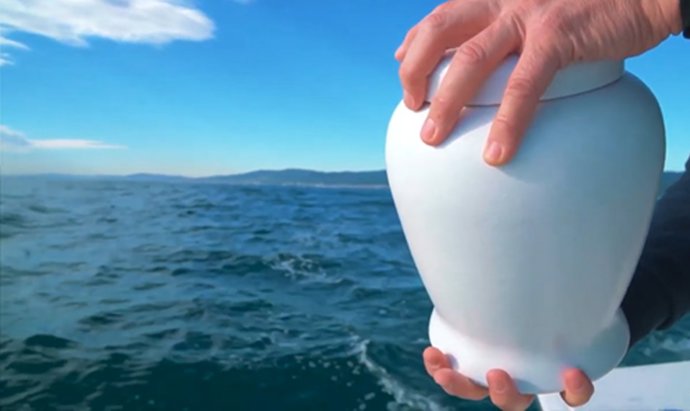 ltima impulsa el servicio 'Mar póstumo' para aquellas familias que quieren depositar las cenizas al mar