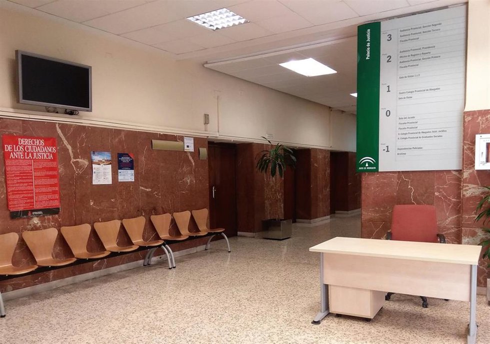 Archivo - Entrada a la Audiencia Provincial de Almería