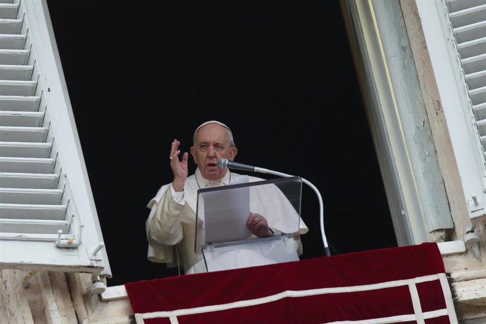Archivo - El Papa en el rezo del ángelus