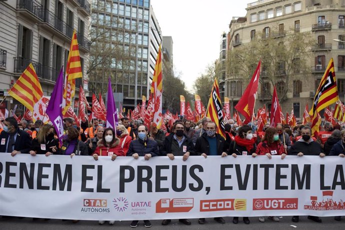 Arranca la manifestación contra la subida de los precios de la energía en Barcelona