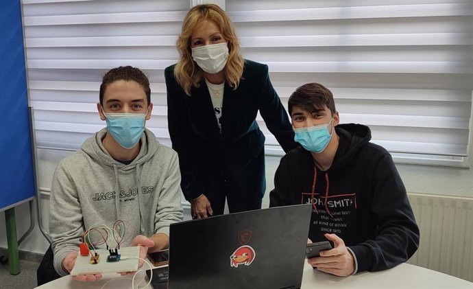 Troncoso visita un aula AtecA.