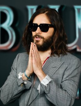 El actor Jared Leto posa en el photocall de la película Morbius, en el Hotel Mandarin Oriental Ritz, a 23 de marzo de 2022, en Madrid (España). El film gira alrededor del bioquímico Michael Morbius, que intenta curarse a sí mismo de una extraña enferm