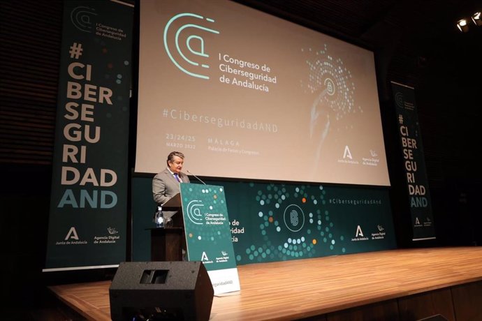 El viceconsejero de la Presidencia, Administración Pública e Interior, Antonio Sanz, durante el I Congreso de Ciberseguridad de Andalucía, que se celebra en Málaga
