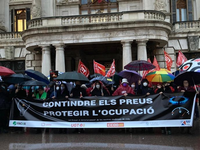 Concentración en Valncia contra la subida de precios de la energía y la inflación