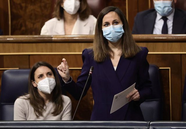 La secretaria general de Podemos y ministra de Derechos Sociales y Agenda 2030, Ione Belarra, interviene en una sesión plenaria en el Congreso de los Diputados, a 23 de marzo de 2022, en Madrid (España). 