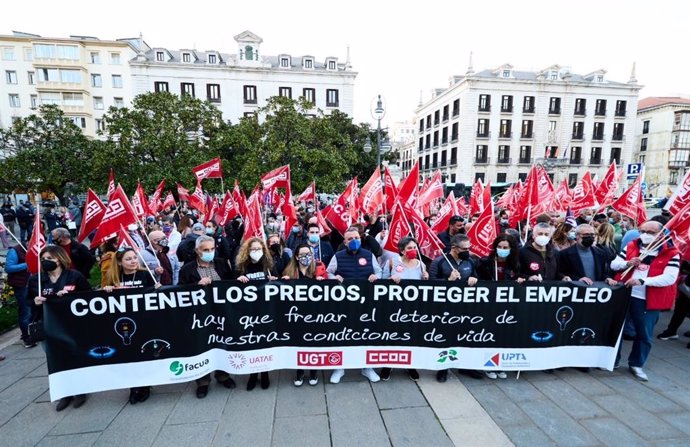 Concentración en Santander para pedir medidas para bajar los precios