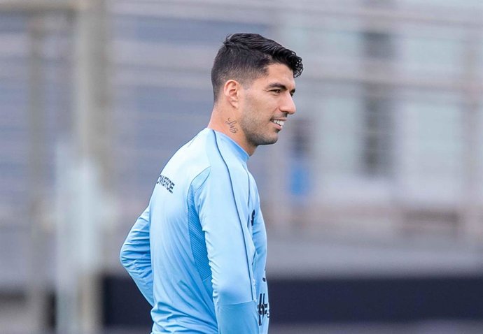 Archivo - 19 June 2019, Brazil, Porto Alegre: Uruguay's Luis Suarez takes part in a training session for the uruguay national soccer team ahead of Friday's 2019 Copa America Group C soccer match against Japan. Photo: Liamara Polli/AM Press via ZUMA Wire