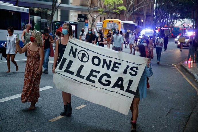 Archivo - Manifestación a favor de la acogida de refugiados (imagen de archivo).