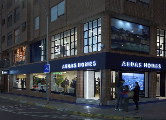 Archivo - La nueva oficina de AEDAS Homes en Alicante permite ver y tocar la oferta de viviendas