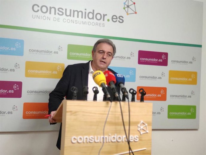 Archivo - El presidente de la UCE, Dacio Alonso, en rueda de prensa.