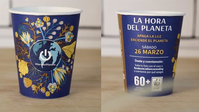 Edición especial de los vasos de café que sirven las máquinas Alliance Vending con motivo de la celebración de La Hora del Planeta.